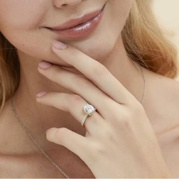 3 Carat Gold Engagement Ring - Picture 6 of 6